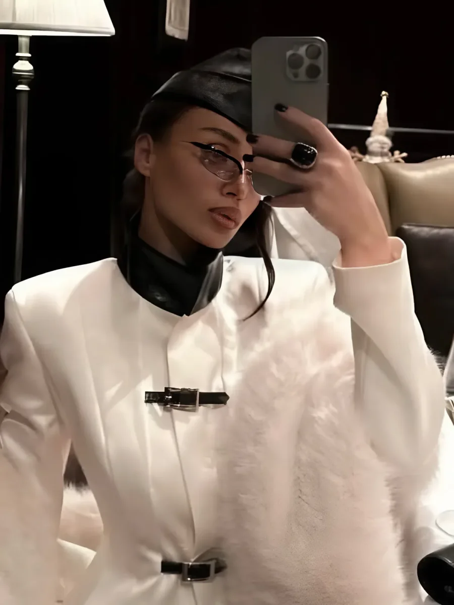 Кольцо с черным литьем квадратной формы