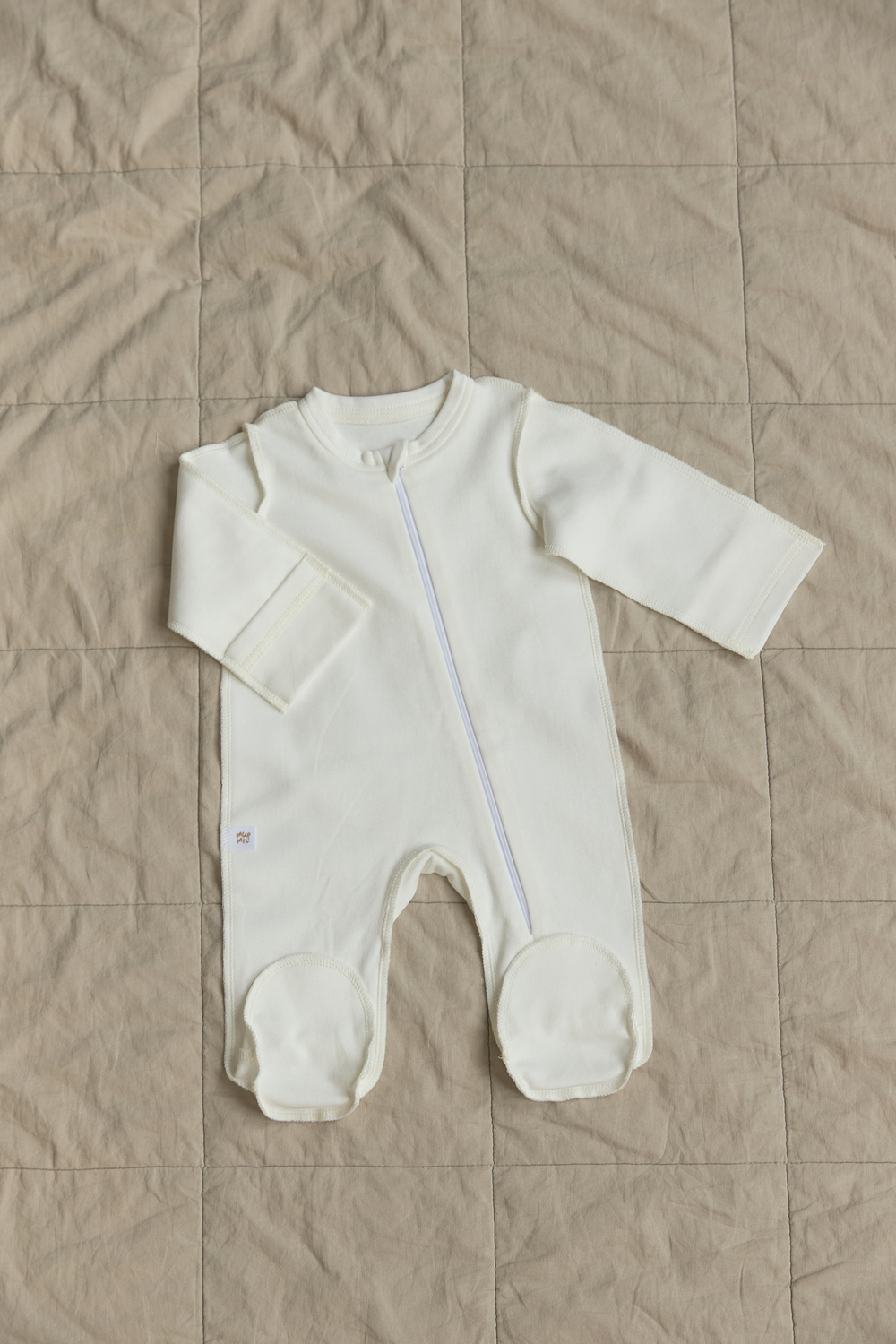 Комплект на выписку Динозаврики (темная пудра)/(конверт+слип+чепчик)