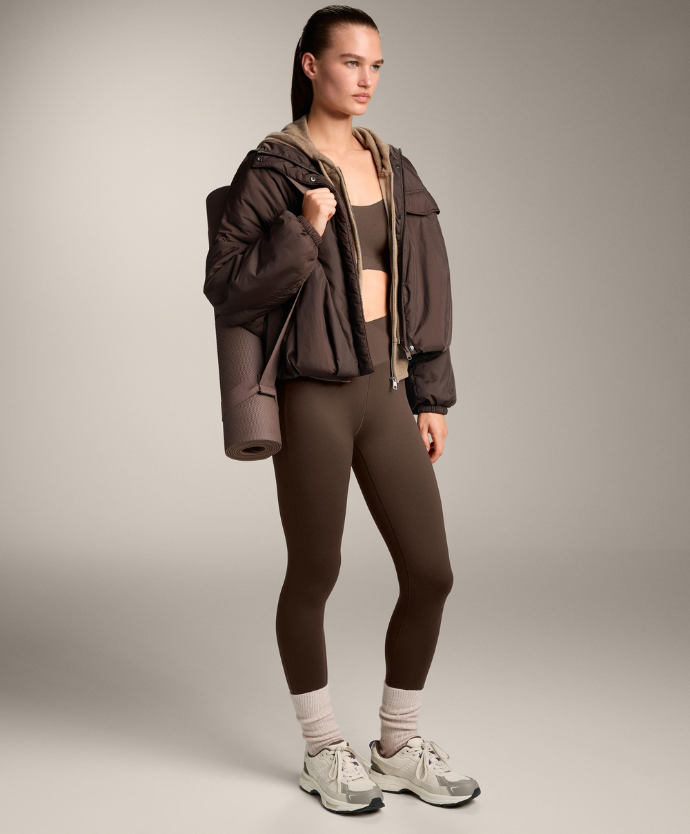 Oysho Спортивный бюстгальтер средней поддержки Perfect-adapt с чашками, темно-коричневый