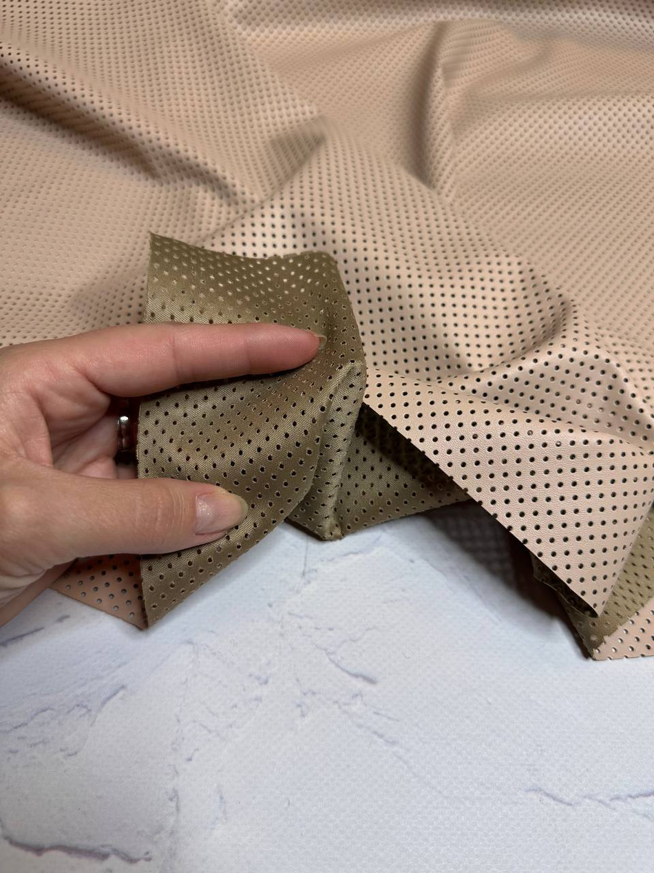 Перфорированная эко-кожа (100%полиуретан/основа полиэстер, Пудровый ренессанс, 145, 210 гр/м2)