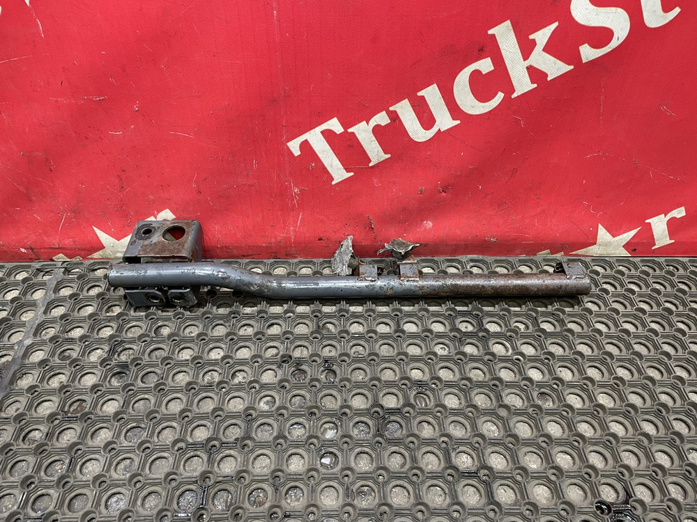 Кронштейн крыла переднего правого