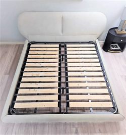 Двуспальная кровать с широким изголовьем Coco