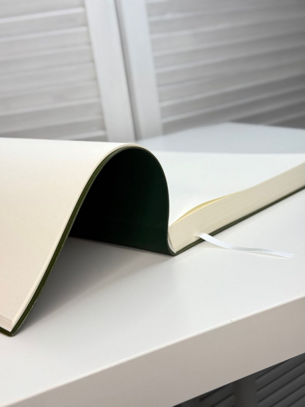 Блокнот А4 200л. (400страниц) без разлиновки Темно зеленый (К44-515A)