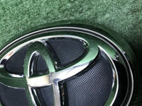 Эмблема решетки радиатора Toyota Fortuner 2 15-нв