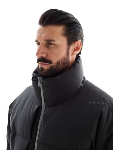 Короткий черный стеганый пуховик