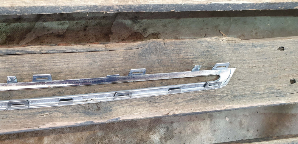 Молдинг решетки правый Mercedes GLE (C292) 15-19 Б/У Оригинал A2928880285