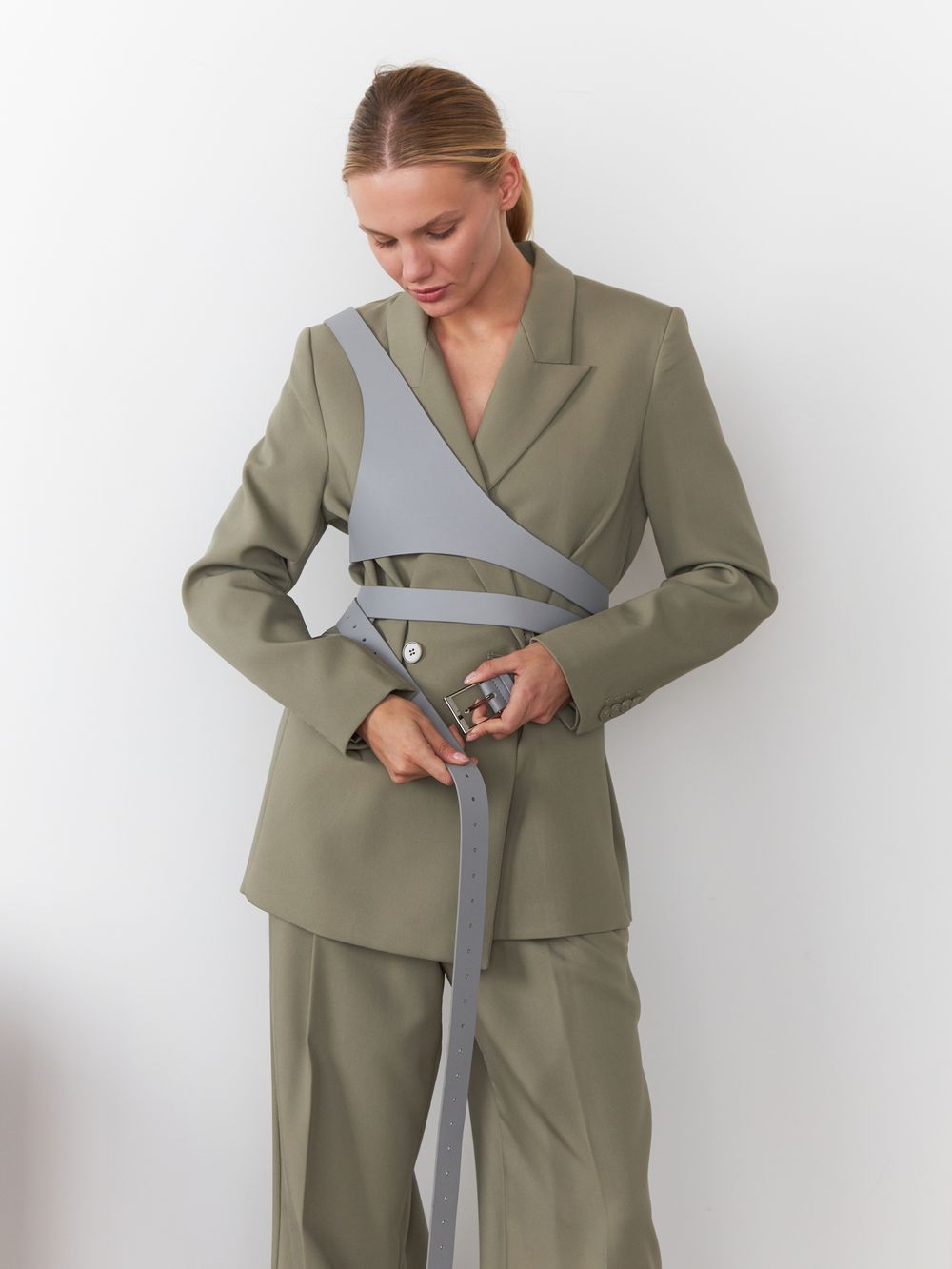 РЕМЕНЬ-ПОРТУПЕЯ SILVER GREY