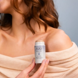 Тонирующий минеральный солнцезащитный стик | TIZO Mineral Stick Sunscreen Tinted SPF 45