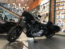 Sport Glide Harley-Davidson Softail Vivid Black 2021