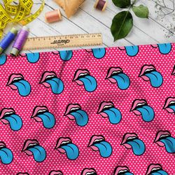 Ткань бязь губы с голубым  языком на розовом фоне в горошик