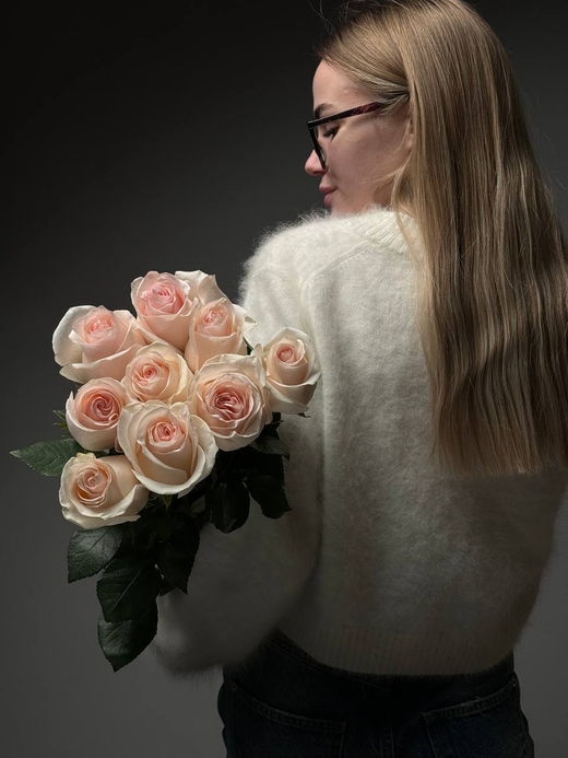 Букет из 9 нежно розовых роз под ленту