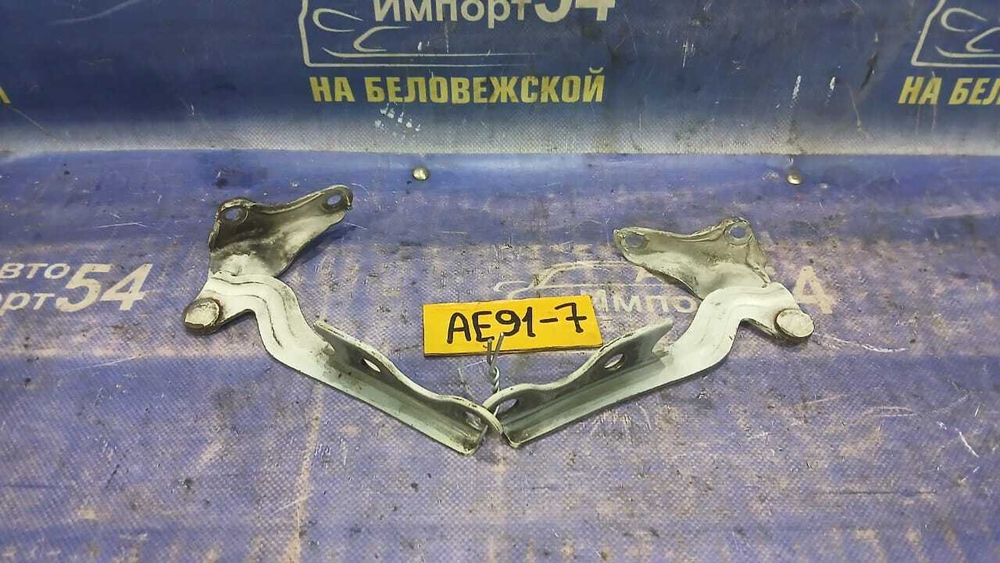 Петля капота левая TOYOTA LEVIN 1990