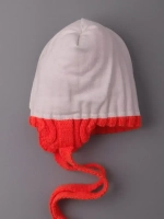 Шапка детская осенняя с завязками и помпонами