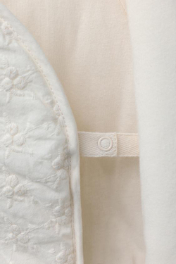 ZARA СТЕГАНЫЙ КОМБИНЕЗОН С ВЫШИВКОЙ В ВИДЕ ЦВЕТОВ, ЭКРЮ