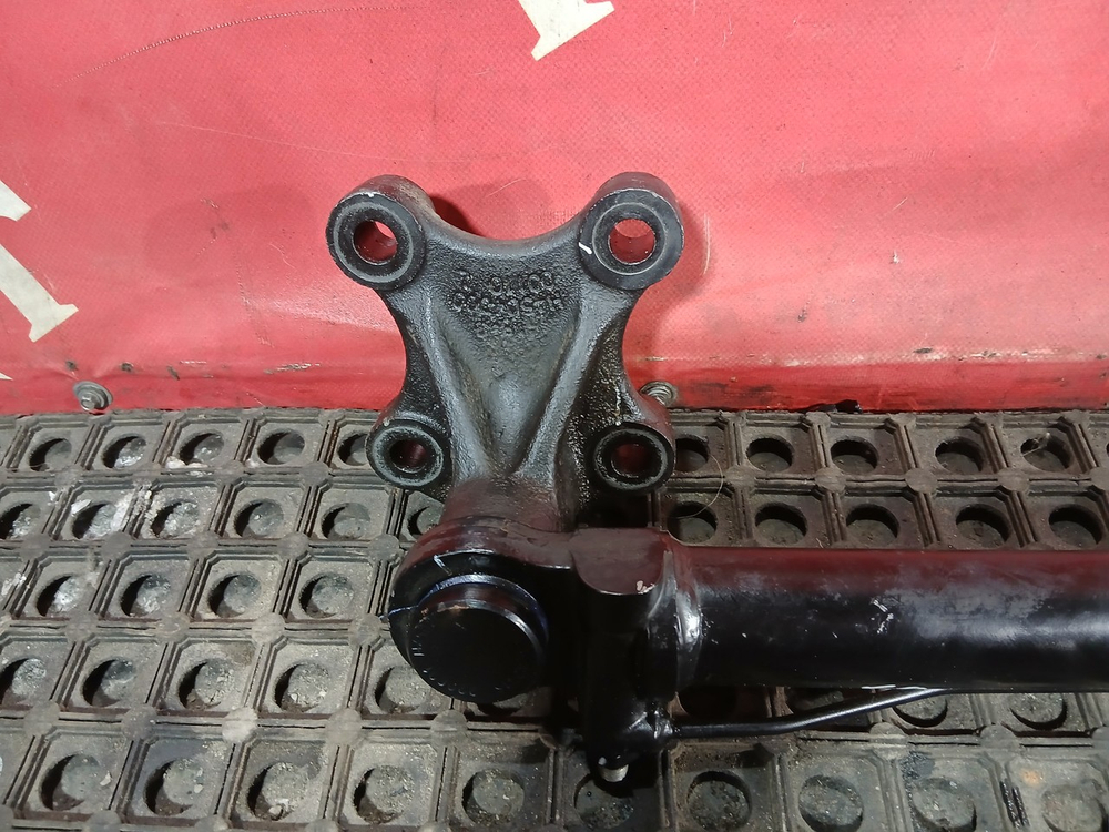 Цилиндр подъема кабины левый 2023г.