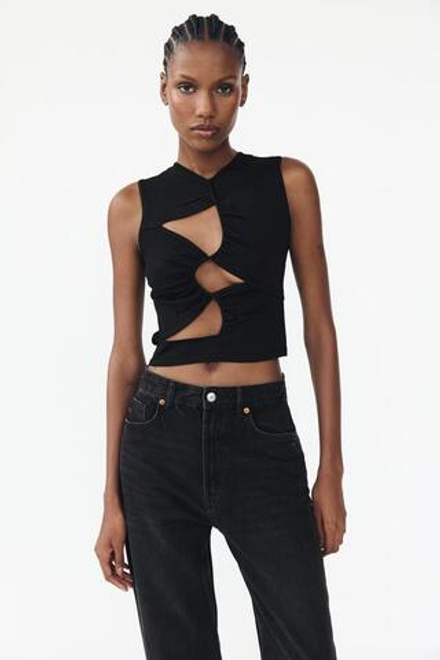 ZARA ТРИКОТАЖНЫЙ ТОП С ФИГУРНЫМ ВЫРЕЗОМ, ЧЕРНЫЙ