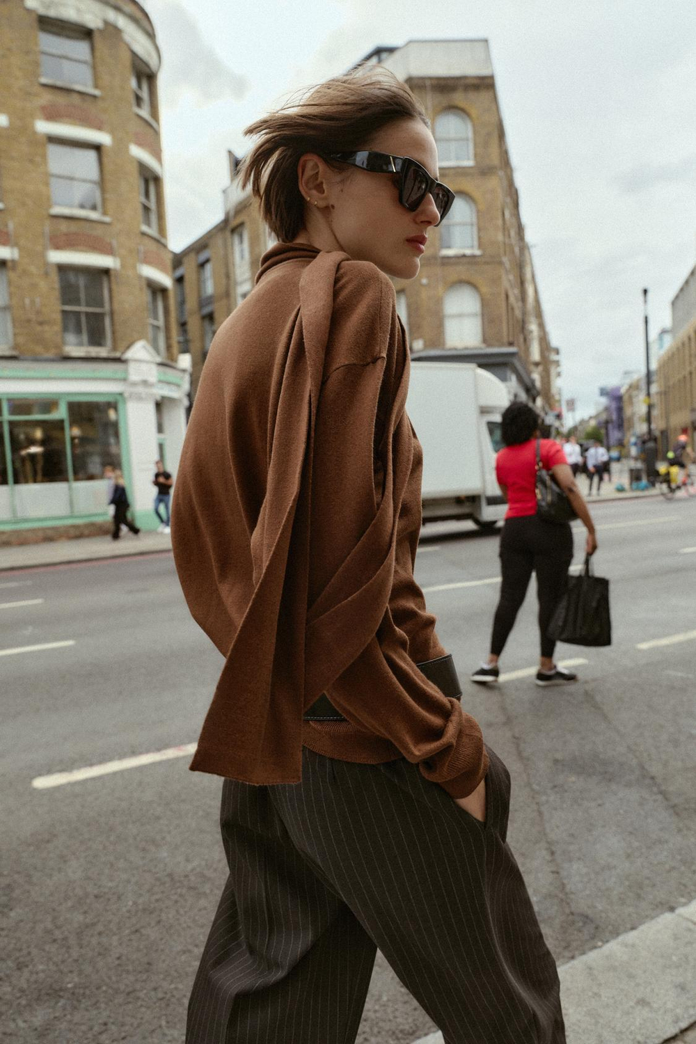 ZARA СВИТЕР ТОНКОЙ ВЯЗКИ С БАНТОМ, КОРИЧНЕВЫЙ