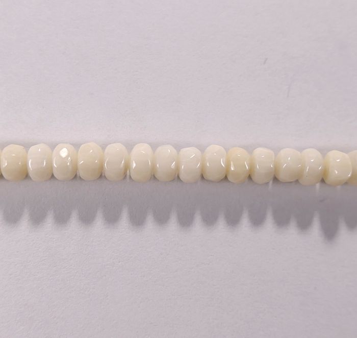 Бусина из коралла белого, облагороженного, фигурная, 3x5 мм (рондель, граненая)