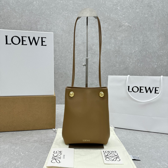 Loewe Pebble Pouch 21 cm