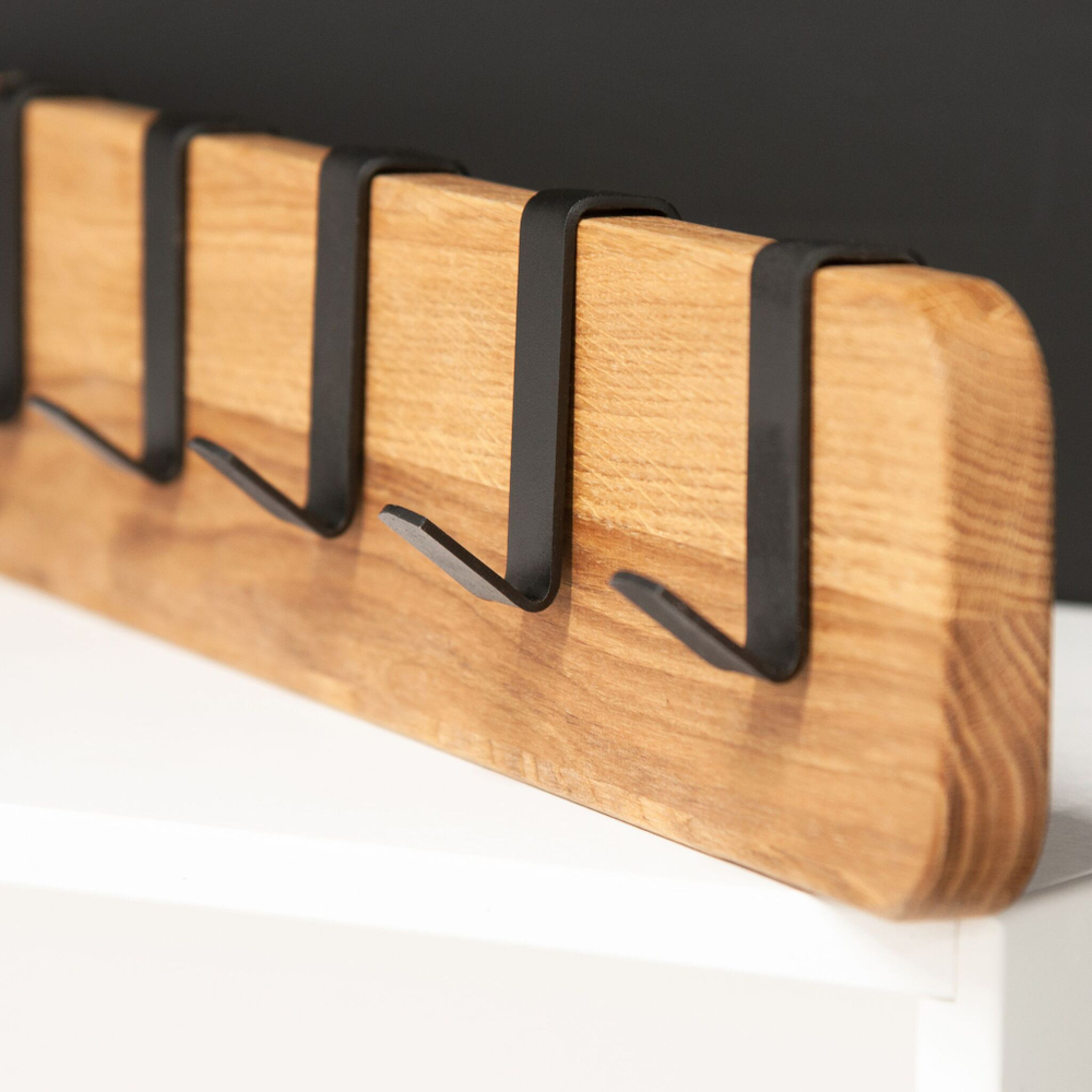 Настенная вешалка для одежды из дуба