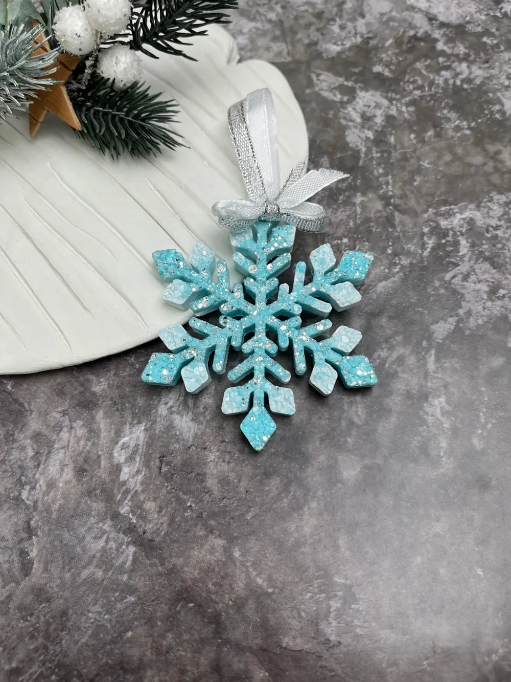 Новогодняя елочная игрушка Снежинка