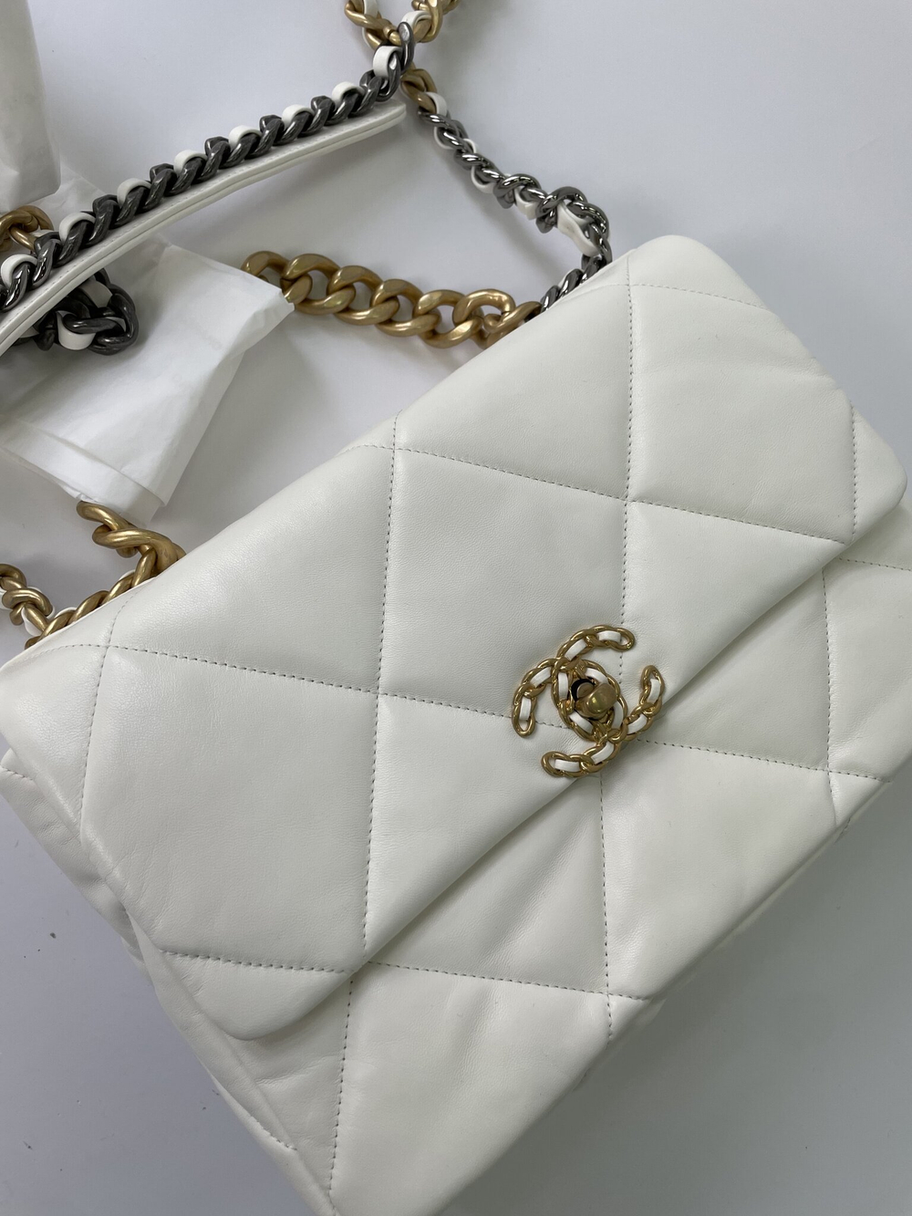 Сумка Chanel 19