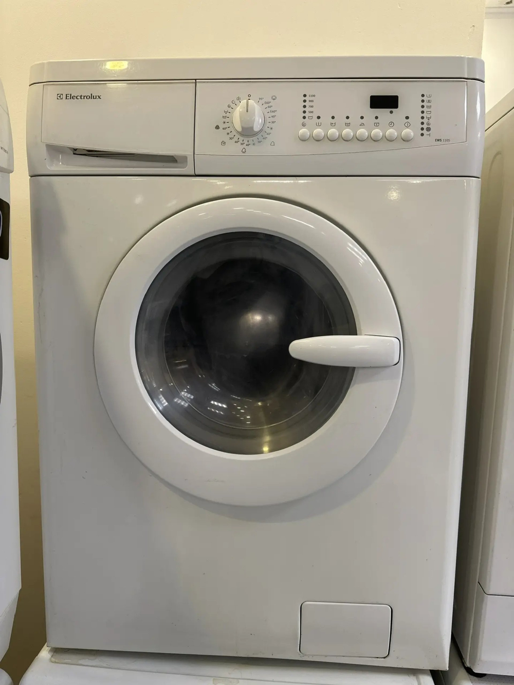 Cтиральная машина electrolux ews 1105 фронтальная 3.2 кг до 1100 об/мин