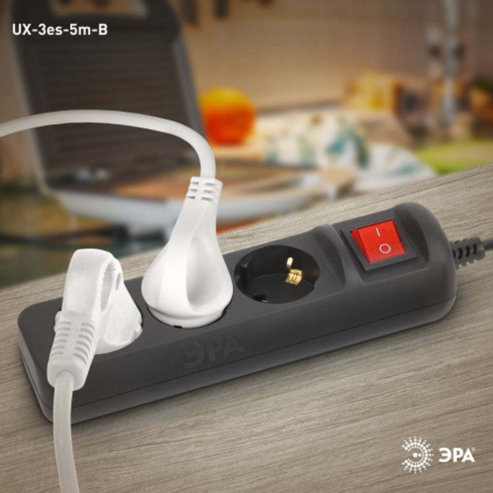 Удлинитель электрический ЭРА UX-3es-5m-B с заземлением с выключателем 3 розетки 5м ПВС 3x0,75мм2 10А черный
