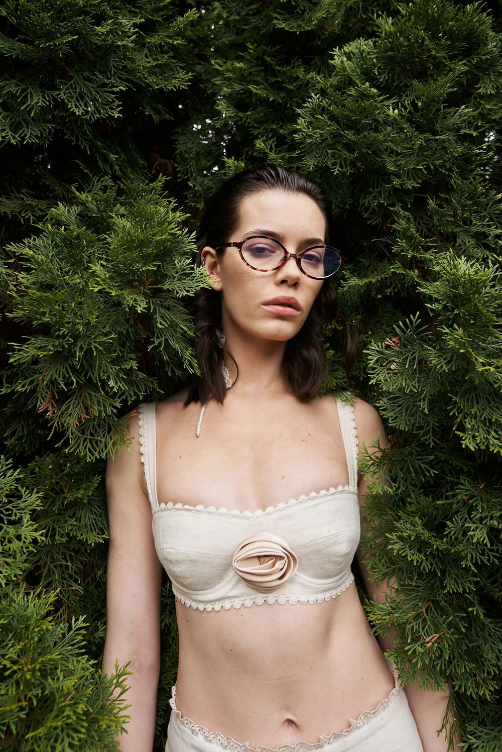 Топ-бюстье с розой изо льна