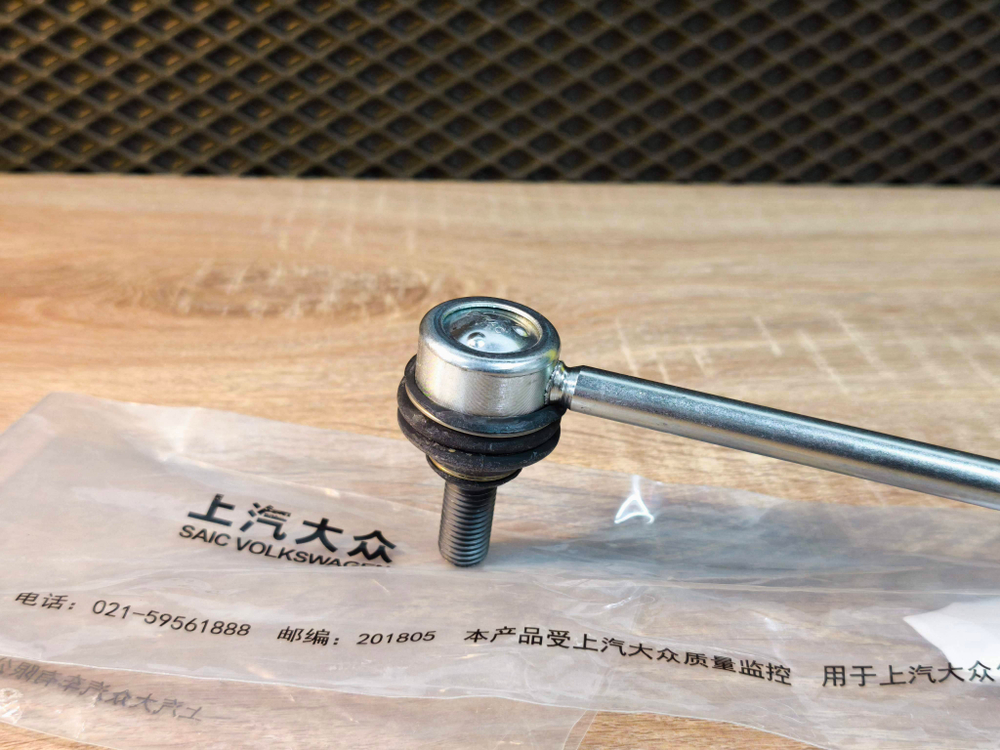 Стойка стaбилизaтopа переднeго прaвая / лeвая для автомобилей VAG. Цена указана за 1 шт.