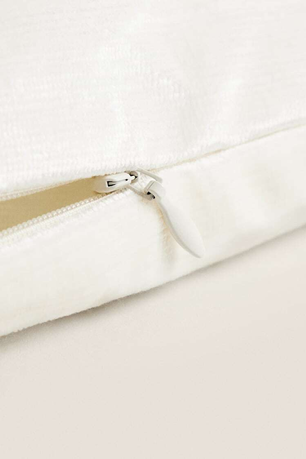 ZARA HOME ОДНОТОННЫЙ ЧЕХОЛ НА ПОДУШКУ, КРЕМОВЫЙ