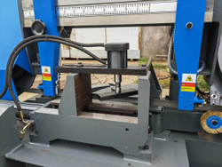 MetalTec BS 350 CZ ленточнопильный станок c поворотом пильного модуля под углом 45 - 90°