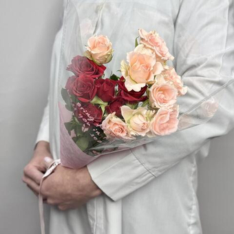 Комплимент «С любовью» из кустовых роз