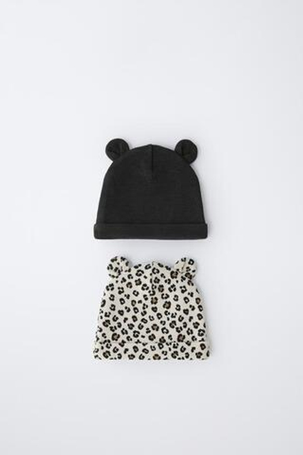 ZARA НАБОР ИЗ ДВУХ ВЯЗАНЫХ ШАПОК С АНИМАЛИСТИЧЕСКИМ ПРИНТОМ И УШКАМИ, ЭКРЮ