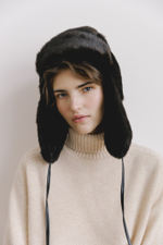 Свитер бежевого цвета