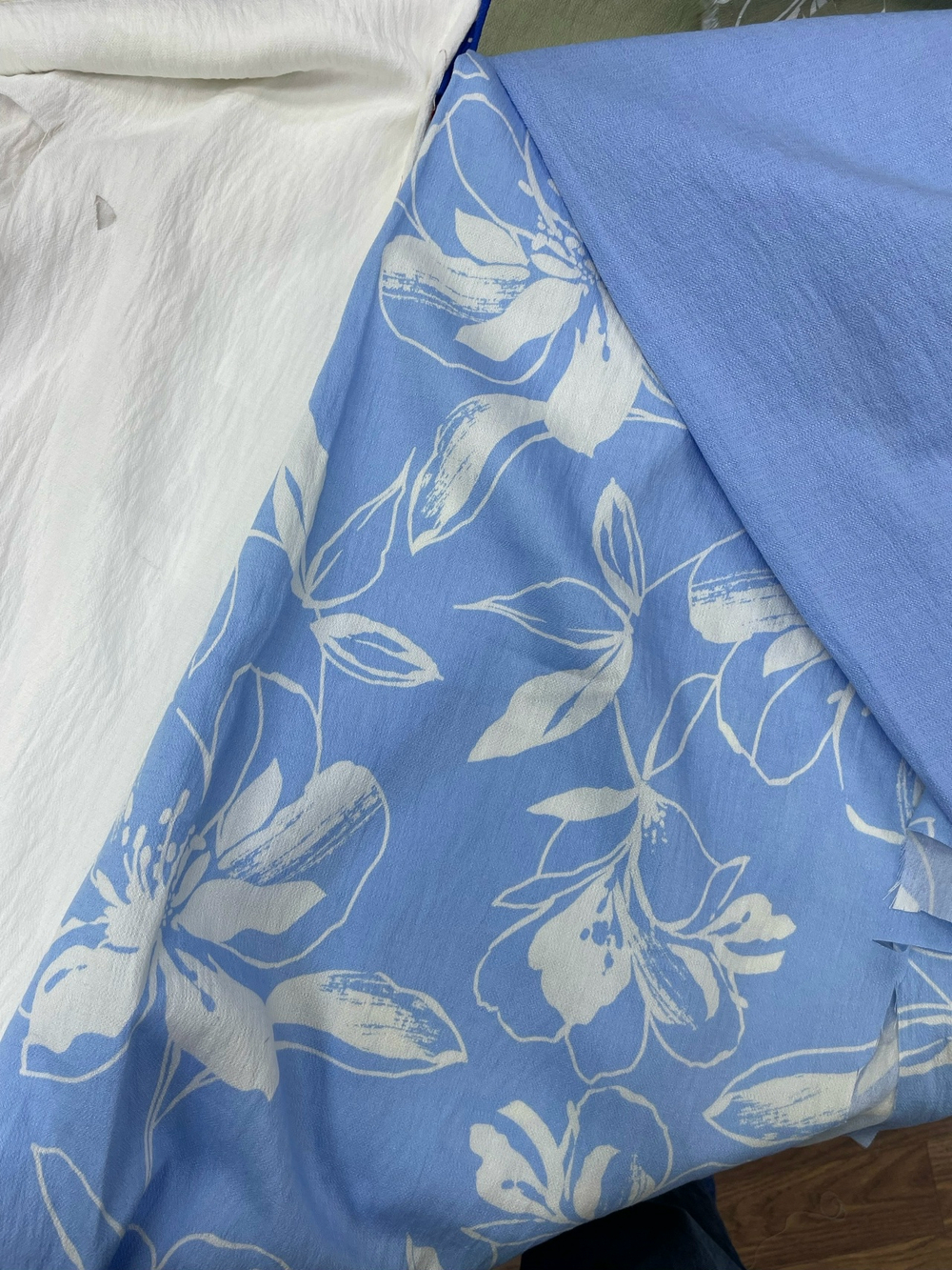 Лен бохо белые цветы на голубом