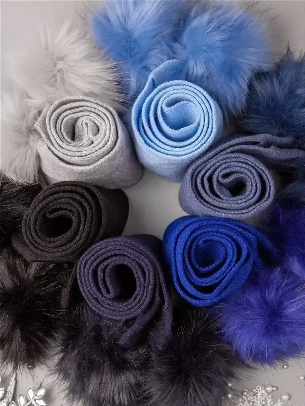 Шарф зимний вязаный с помпонами для детей