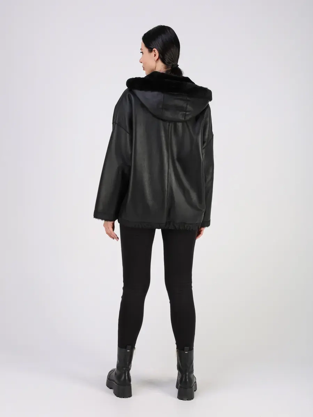 Дубленка зимняя натуральная с капюшоном шуба