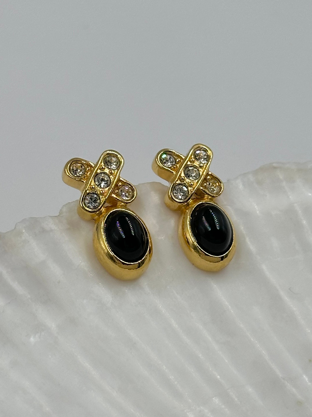 Серьги с чёрными кабошонами и кристаллами Avon
