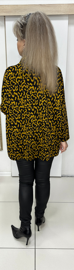 Туника черная с хомутом и горчичным принтом