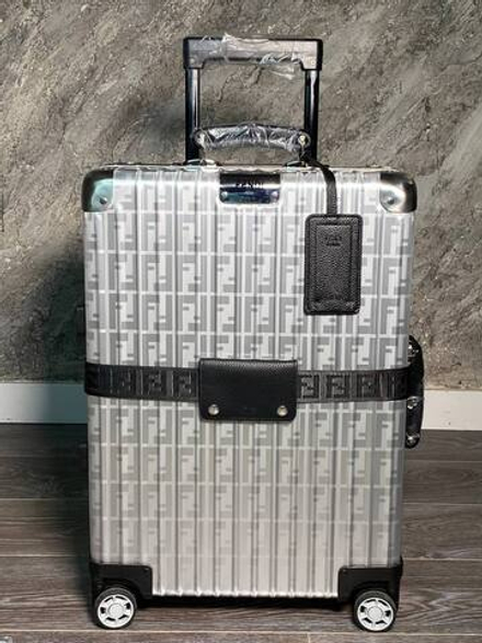 Чемодан Rimowa