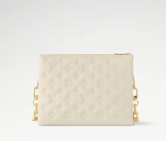 Сумка Louis Vuitton Coussin PM кремовый