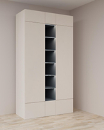 Современный шкаф для одежды с открытыми полками и подсветкой