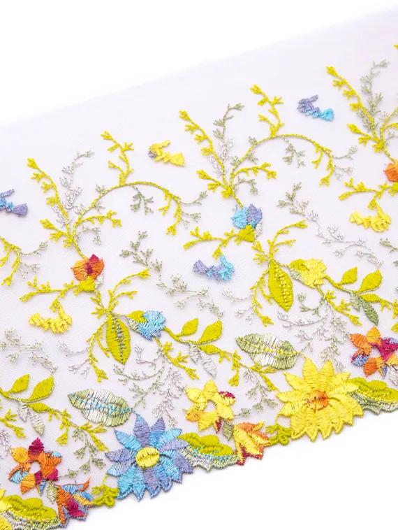 05-110 ОПТ Вышивка на неэл. сетке 21 см, телесный/желтый/голубой/салатовый (правая)