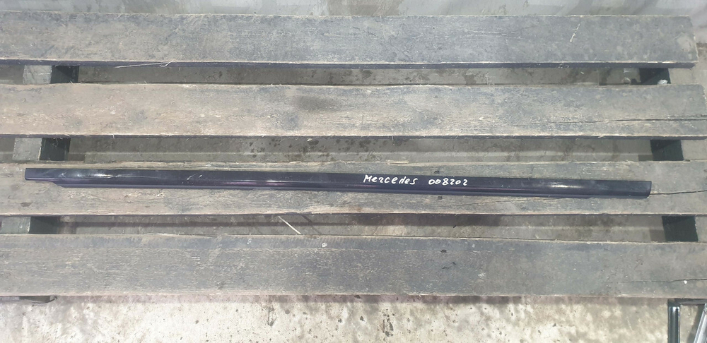 Молдинг двери задней левой Mercedes E (W213) 16-нв Б/У Оригинал A2137302305