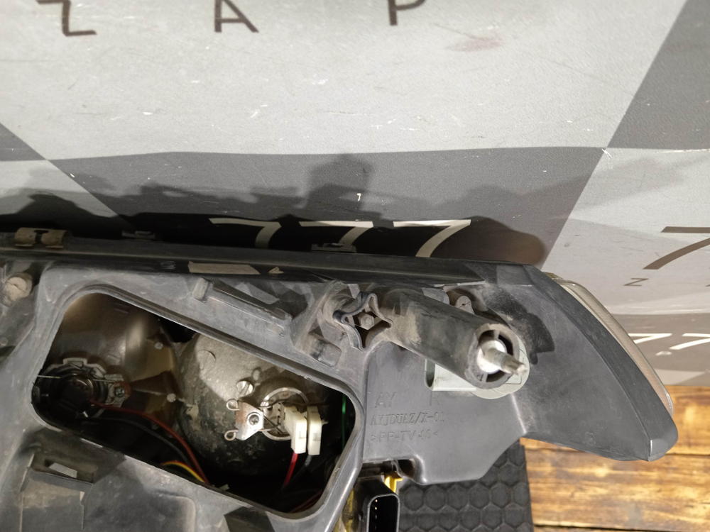 Фара правая UAZ Patriot 14-нв Б/У Оригинал 3163371101020