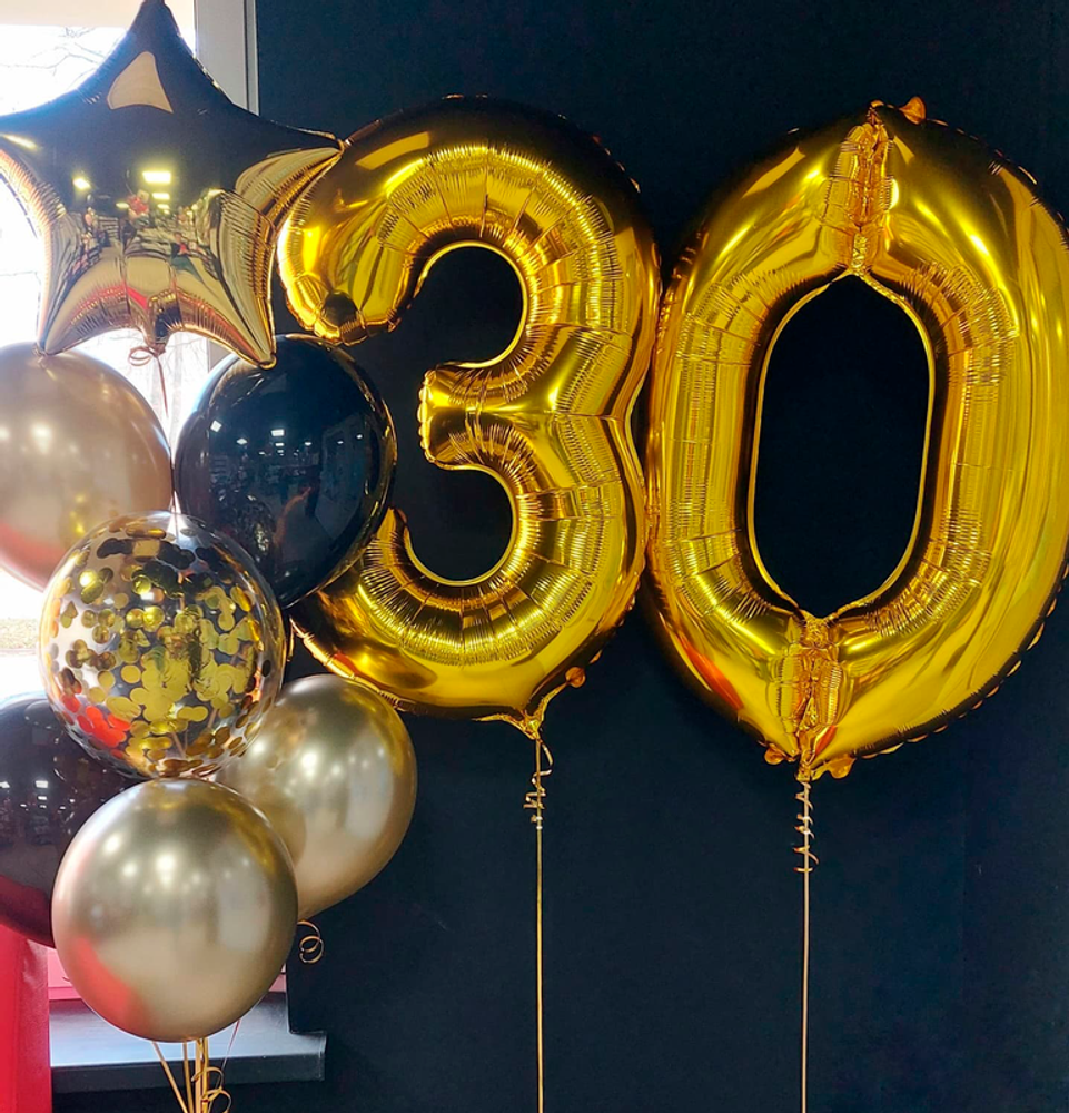 Золотая композиция из шаров на 30 лет
