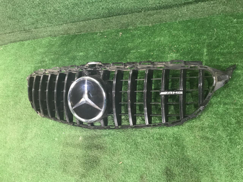 Решетка радиатора Mercedes C w205 (18-23) AMG 63