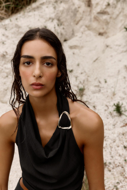 ZARA ТОП С ГОРЛОВИНОЙ ХАЛТЕР И ФУРНИТУРОЙ, ЧЕРНЫЙ