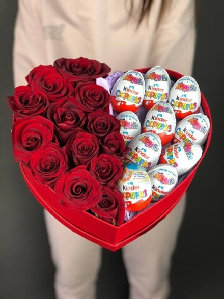Подарочный набор Сердце с розами и киндерами №2